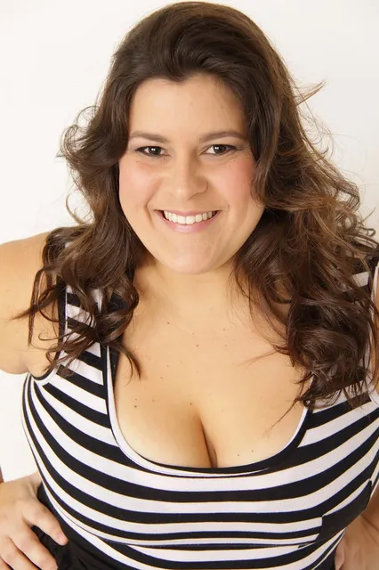 Load image into Gallery viewer, Linen Button Plus Size Tank Top
