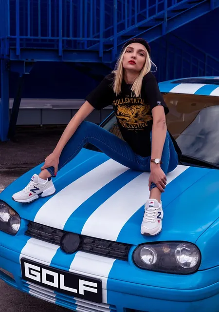 Load image into Gallery viewer, Mid Rise Kancan Skinny Jeans
