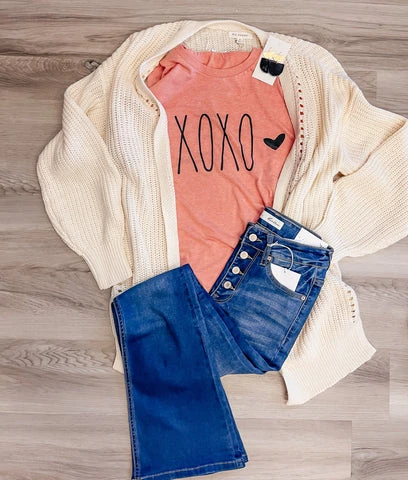 valentines day graphic tee outfit
