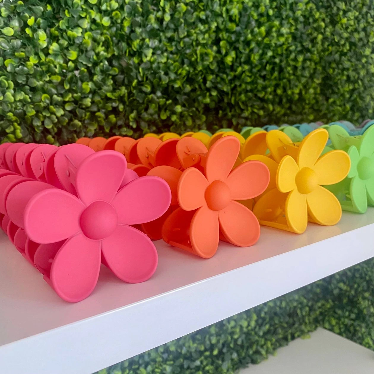 Daisy Clip (multiple colors)