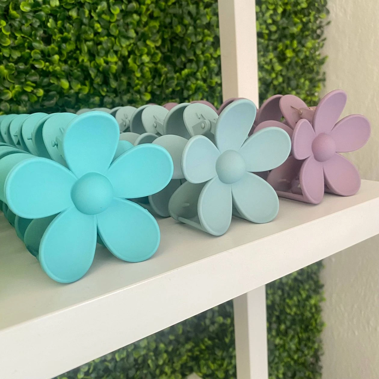 Daisy Clip (multiple colors)
